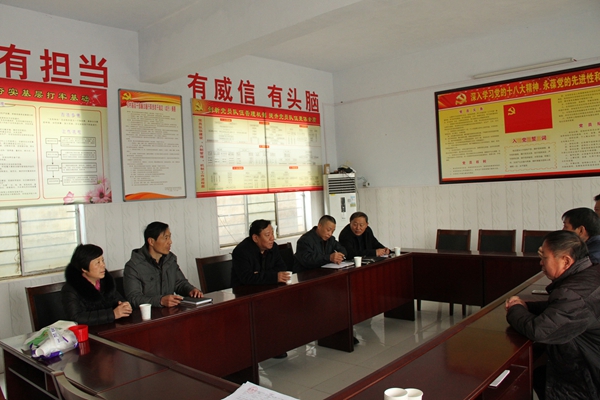 许昌:局领导看望慰问驻村“第一书记”.jpg