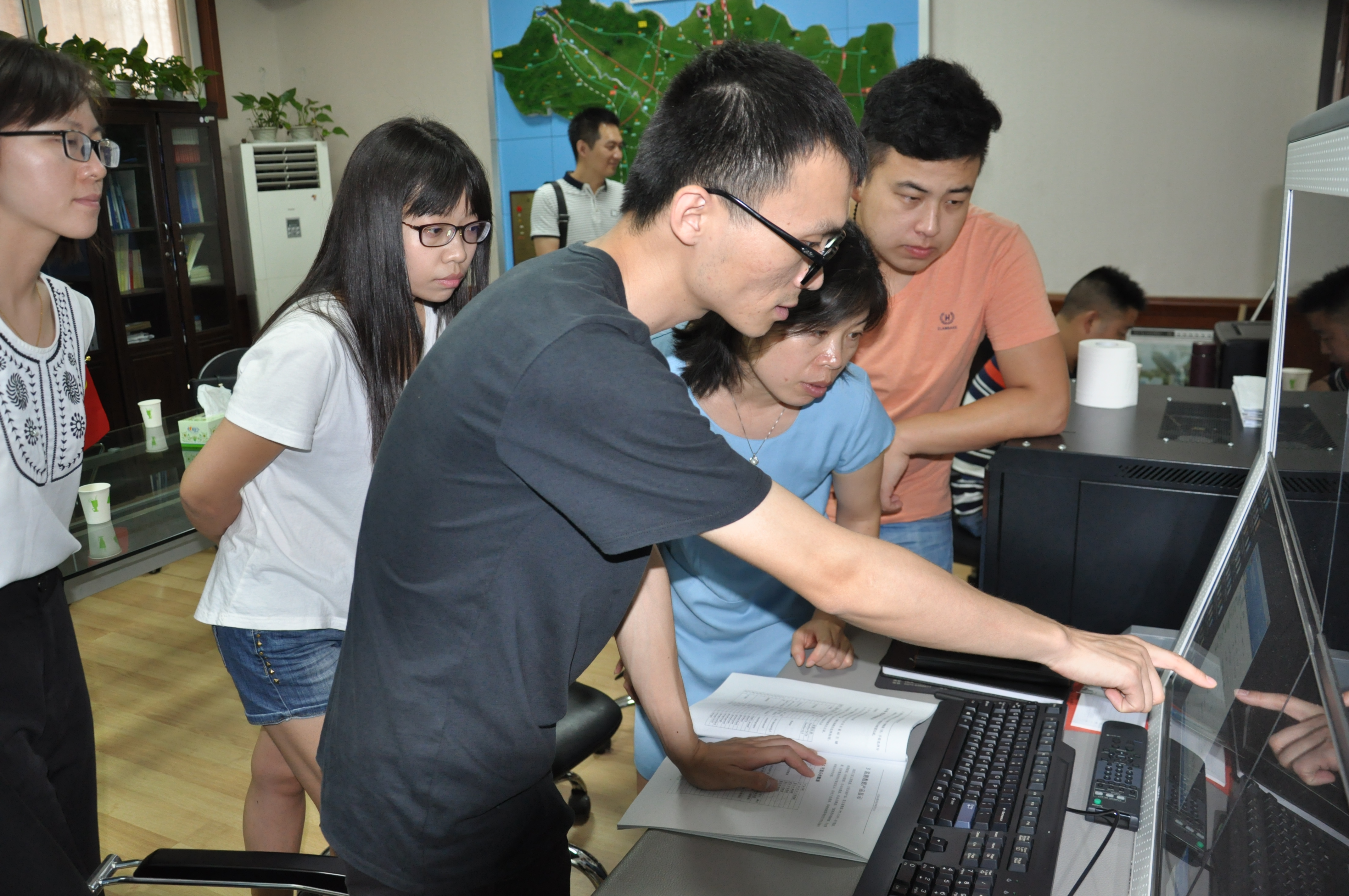 省人影中心莅许调研人影业务系统建设1.JPG